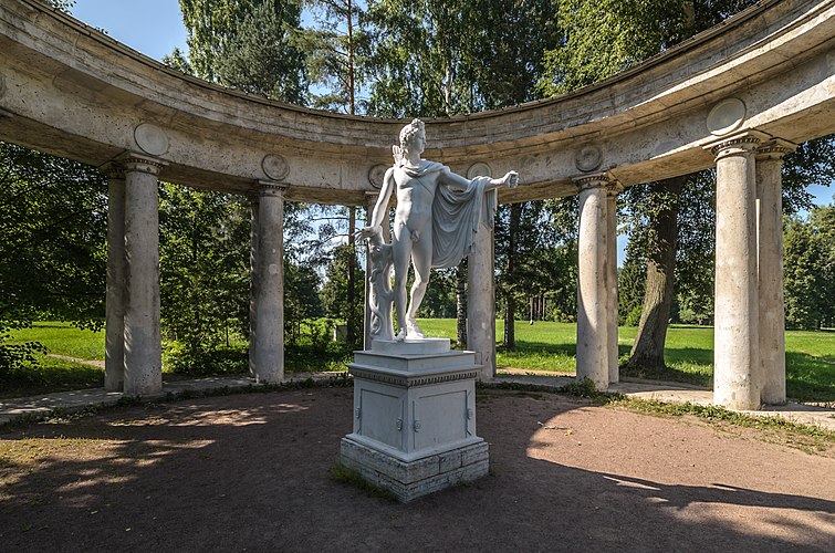 Apollo Colonnade in Pavlovsk Park 01.jpg