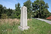 Čeština: Kamenný milník v Arneštovicích, okres Pelhřimov, kraj Vysočina. English: Stone signpost in Arneštovice, Pelhřimov District, Vysočina Region, Czechia. This is a photo of a cultural monument of the Czech Republic, number: 16434/3-2939. Památkový katalog  · MIS  · hledat obrázky  · hledat seznamy  · Wikidata