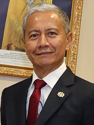 <span class="mw-page-title-main">Azhar Azizan Harun</span> Malaysian politician and lawyer