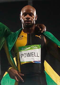 Asafa Powell com medalha de ouro no 4 x 100 metros 1039105-19.08.2016 frz-120 (cropped).jpg