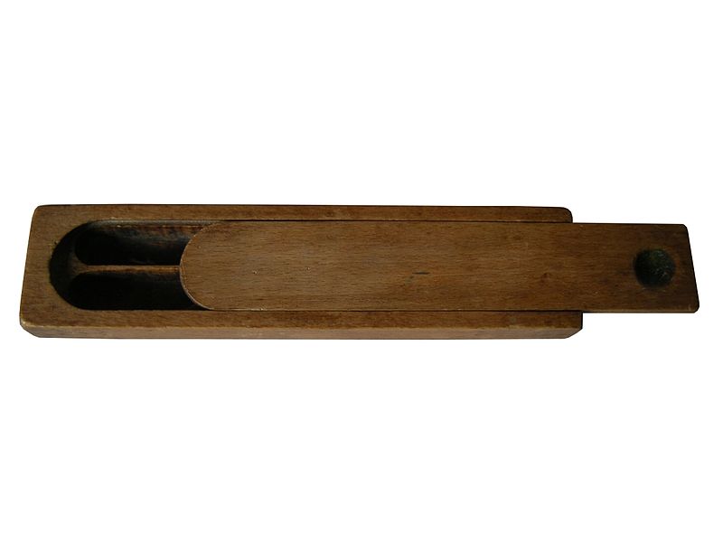 File:Astuccio di legno.jpg