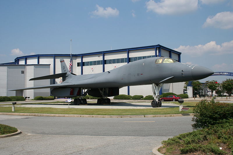 File:B1BomberRobinsAFB.JPG