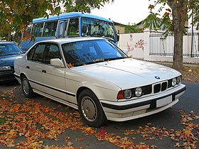 BMW 525i 1990 (7140658127).jpg