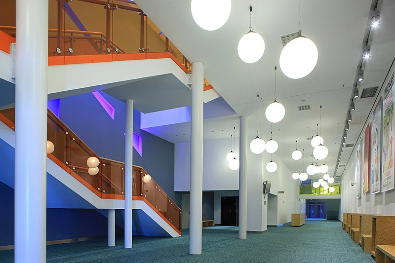 File:Badminton Theater lower foyer.jpg