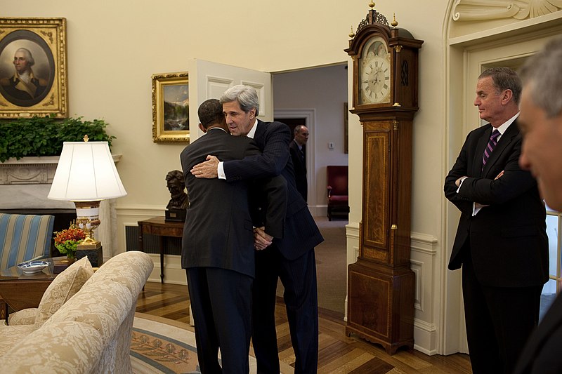File:Barack Obama hugs John Kerry in the Oval Office.jpg