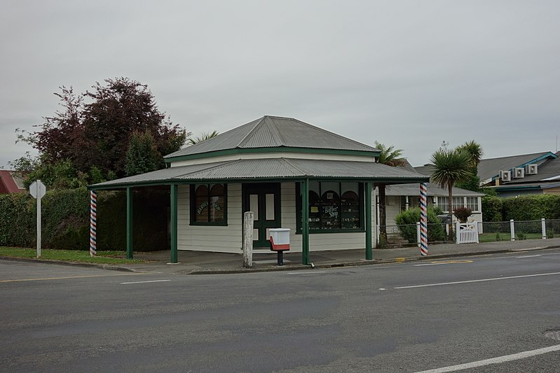 File:Barber shop, Geraldine 345.JPG