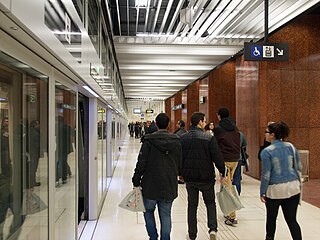 <span class="mw-page-title-main">Cèntric (Barcelona Metro)</span> Metro station in Barcelona, Spain