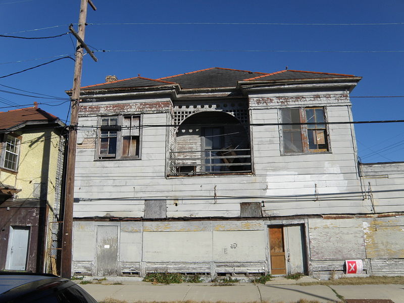 File:Baronne Beast Balcony NOLAJPG.jpg