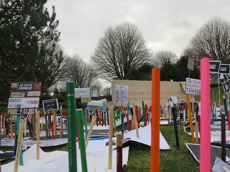 File:Bayeux - Mémorial des Reporters après la manif Charlie 3.JPG