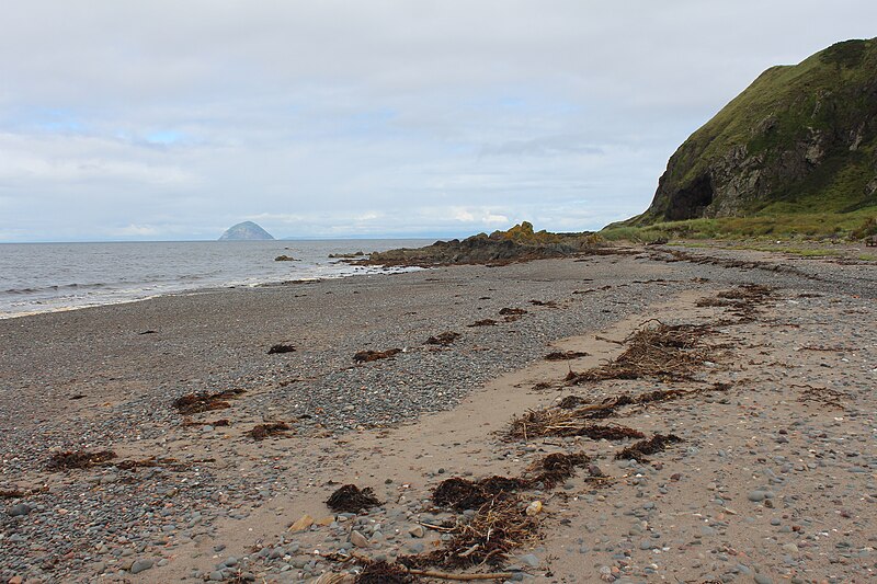 File:Bennane Lea - geograph.org.uk - 5512697.jpg