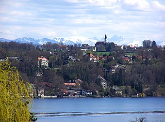 File:Berg am Starnberger See-HB.1.jpg (Source: Wikimedia)