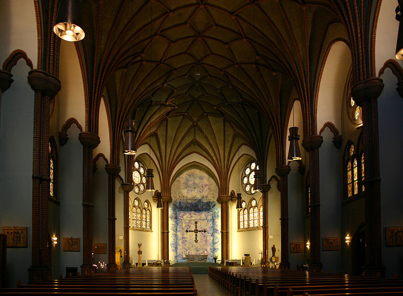 File:Berlin Bonifatiuskirche Inneres.jpg