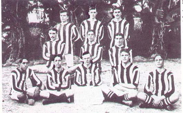 The 1906 football team.