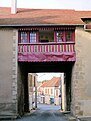 Boussac (Creuse) - Gammel byport -2.JPG