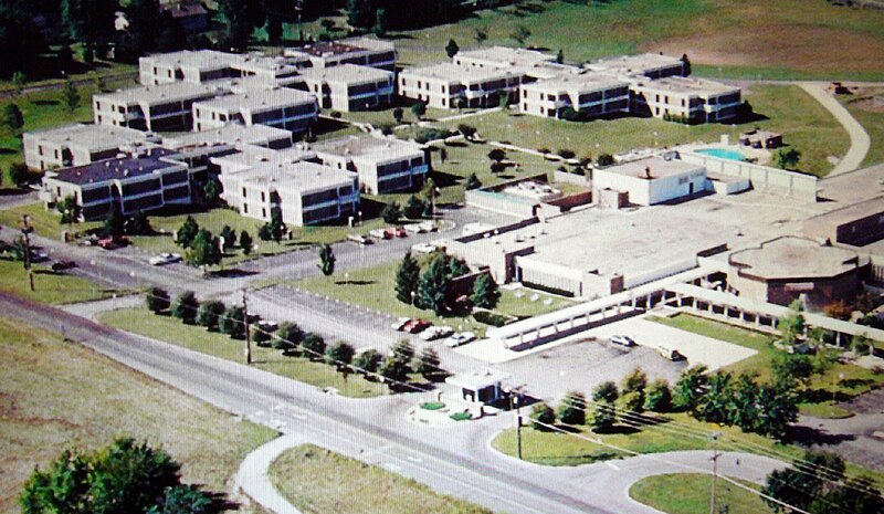 File:Breech Academy 1970.jpg