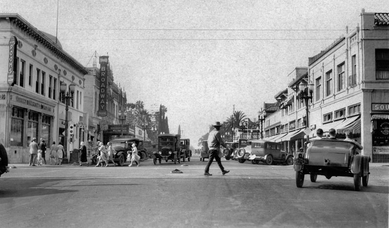 File:Broadway at Fourth St., Santa Ana, circa 1930s.jpg