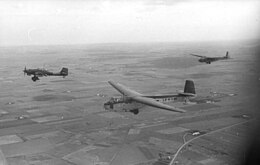 Bundesarchiv Bild 101I-567-1523-35A, Italien, Lastensegler DFS 230, Ju 87.jpg