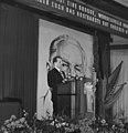 1952-03-08, Berlin: Auszeichnung der besten Pionierleiter im Haus der Jugend. Erich Honecker, Vorsitzender der FDJ, bei seiner Ansprache.