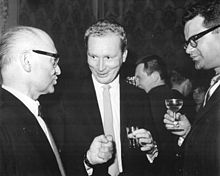 Konrad Wolf (rechts) mit Jurypräsident A.M. Brousil (links) und Frank Beyer beim Filmfestival Karlovy Vary 1964