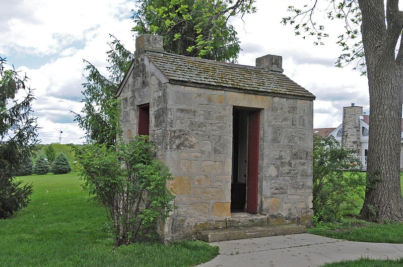 File:C.D. AND ELISHA HEATH BEVINGTON PRIVY, MADISON COUNTY.jpg