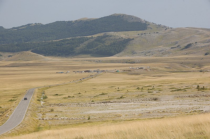 File:Campo Imperatore 2010-by-RaBoe-27.jpg