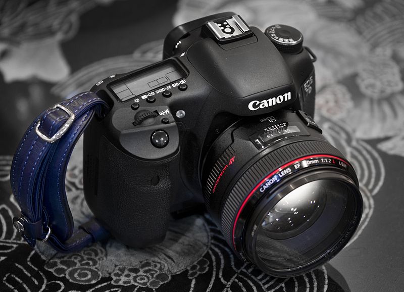 File:Canon 7D with 50mm f1.2 L cropped.jpg