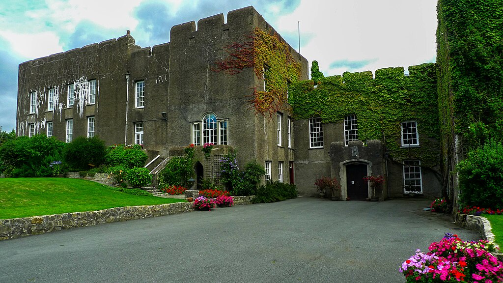 Small picture of Fonmon Castle courtesy of Wikimedia Commons contributors