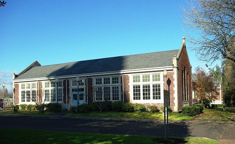 File:Central School Building 1728 Main Street - Forest Grove, Oregon.JPG