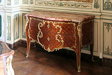 Château de Versailles, appartement du Dauphin, bibliothèque, commode, Mathieu Criaerd.jpg