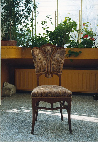 File:Chair from either Tassel house or the castle of La Hulpe.jpg