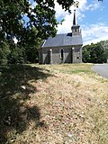 Site de la chapelle, sur la colline de Bellegarde-en-Marche. Au sol, quelques pierres rappellent l'emplacement d'un mur de l'ancien château médiéval, aujourd'hui disparu.