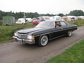 Chevrolet Impala Tahun 1974 (7906271214).jpg