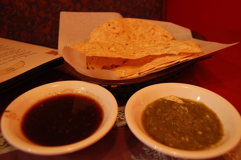 File:Chutney, papadum (2283727823).jpg