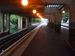 Cockfosters station platform 4 look westbound