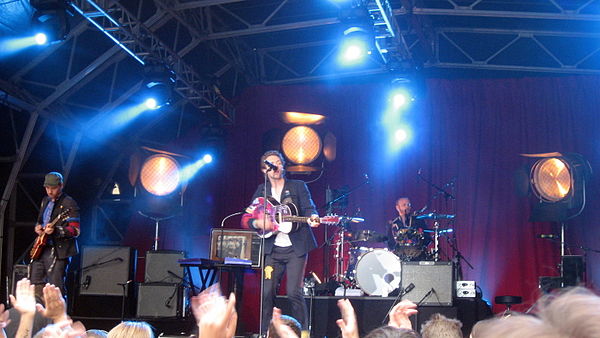 Coldplay performing "Violet Hill" outside BBC Television Centre during their Viva la Vida Tour in 2008