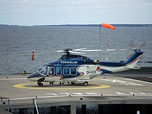 Un AW139 della compagnia finlandese Copterline atterra su una piattaforma petrolifera.