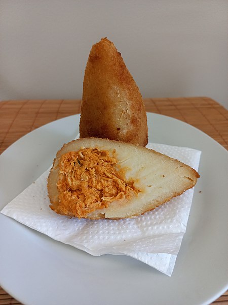 File:Coxinha - iguaria brasileira 02.jpg