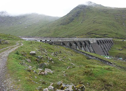 Le barrage du Cruachan, utilisant la technique du pompage-turbinage, fut construit au début des années 1960.