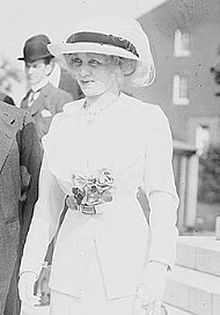 1910.jpg dolaylarında Dame Flora Reid