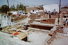 Delhi-slum-improvement-1983-building-second-floor-IHS-98-17.jpeg