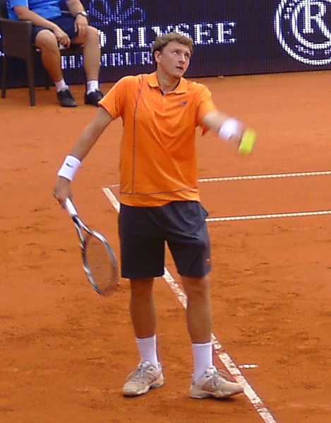 File:Denis Istomin in Hamburg (2010-07-22).jpg