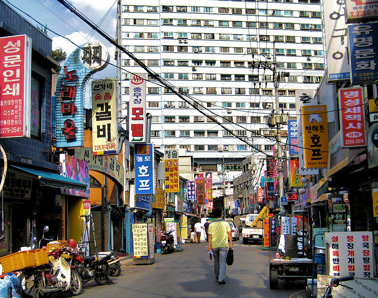 File:Deserted namdaemun market (2533880394).jpg