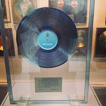 "Uranium disc" granted to Raphael by his label Hispavox in 1980[1][2]