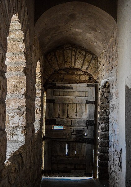 File:Door in the medina of Sfax.jpg