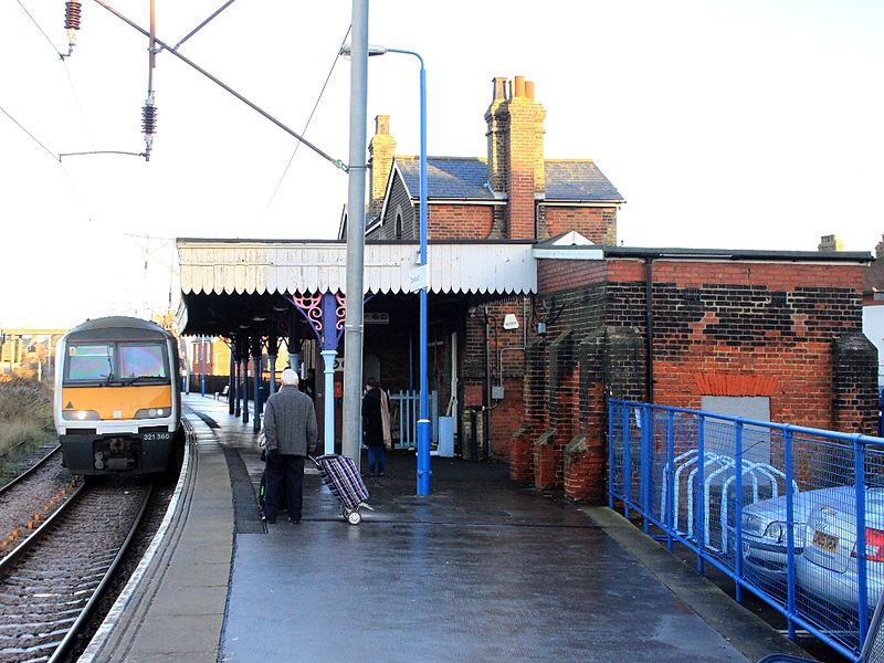 File:Dovercourt - Greater Anglia 321360.JPG