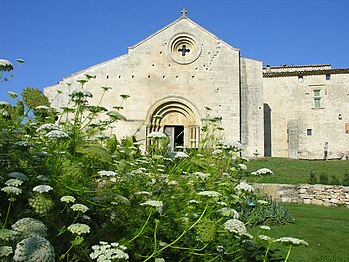 Église du musée de Salagon (vue des jardins des Temps modernes).