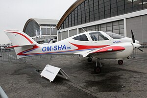 کوسه Fly-Fan OM-SHA (47695562351) .jpg