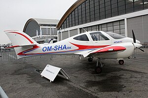 Fly-Fan Shark OM-SHA (47695562351).jpg