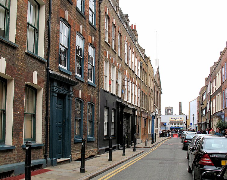 File:Fournier Street, Spitalfields E1.jpg