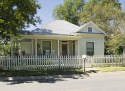 Frederick and Sallie Lyons House, Pearsall, TX.png